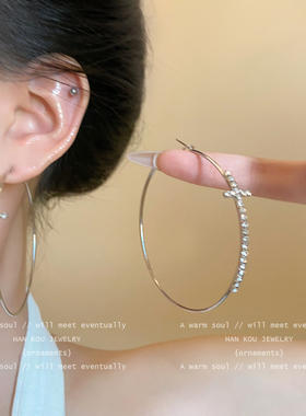 辣度拉满 夸张闪钻十字架圈圈耳环女小众设计感耳钉辣妹个性耳饰