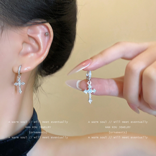 时髦博主 超闪十字架耳环女2025新款爆款高级感耳圈简约镶钻耳饰