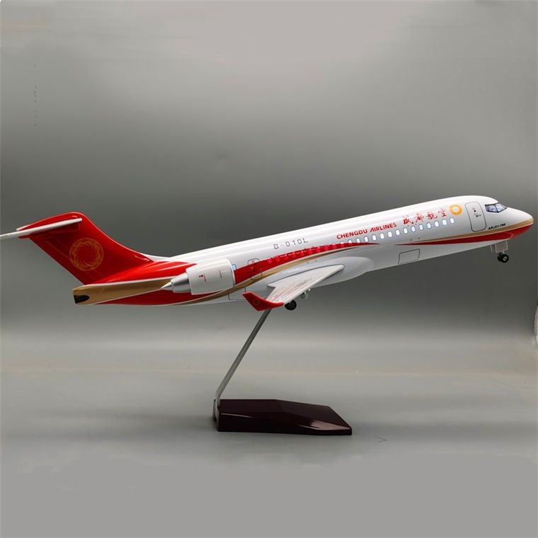 仿真客机模型带轮子商飞919