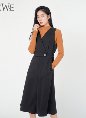 WEWE/唯唯冬季新品女装时尚复古V领无袖连衣裙收腰通勤显瘦