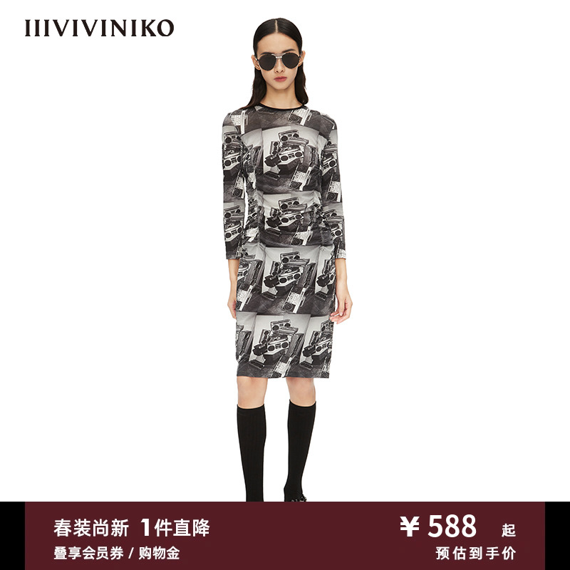 IIIVIVINIKO春夏新品匹马棉主题印花连衣裙女W220637363C