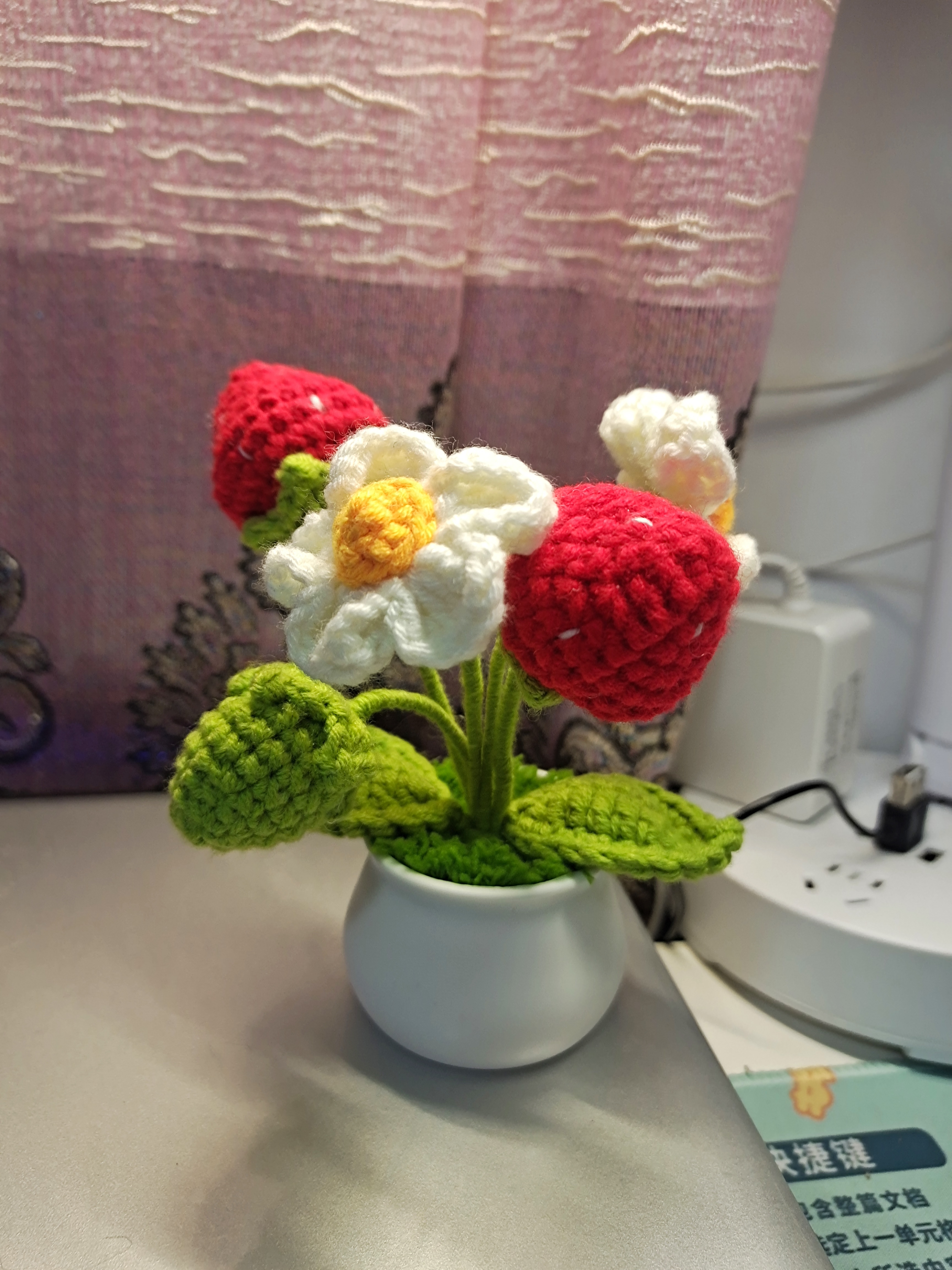 草莓兔盆栽水果成品可爱纯手工钩织diy礼物成品