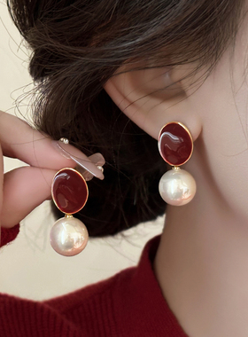 Doro朵兰の红色珍珠耳钉耳坠复古高级感轻奢耳环2025新款时尚耳夹