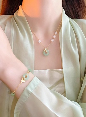 Doro朵兰の「古风国风」新中式项链女新款汉服绿色吊坠毛衣锁骨链