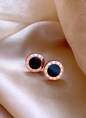 Doro朵兰の「罗马数字」黑色耳钉女网红高级感气质轻奢耳环潮流女