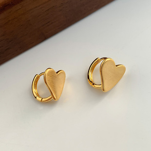 Doro朵兰の「美仑美奂」金属拉丝爱心耳环简约气质冷淡风INS风