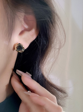 Doro朵兰の「好货推荐」高级感轻奢黑色三角耳钉女纯银耳环潮小众