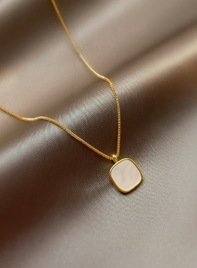 轻奢合金十字链女方形母贝吊