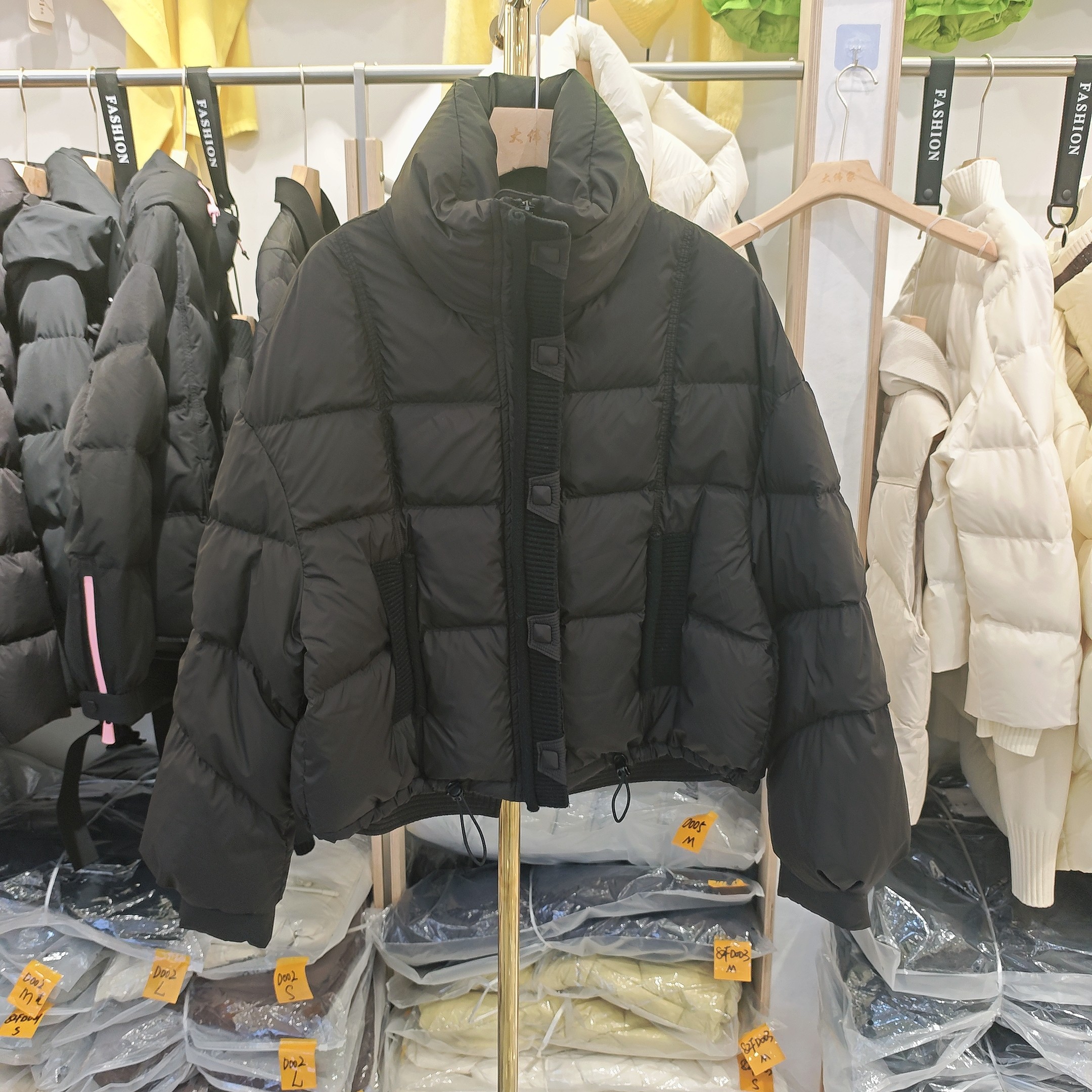 2025冬新款时尚气质修身显瘦立领百搭短款白鸭绒羽绒服女外套大衣