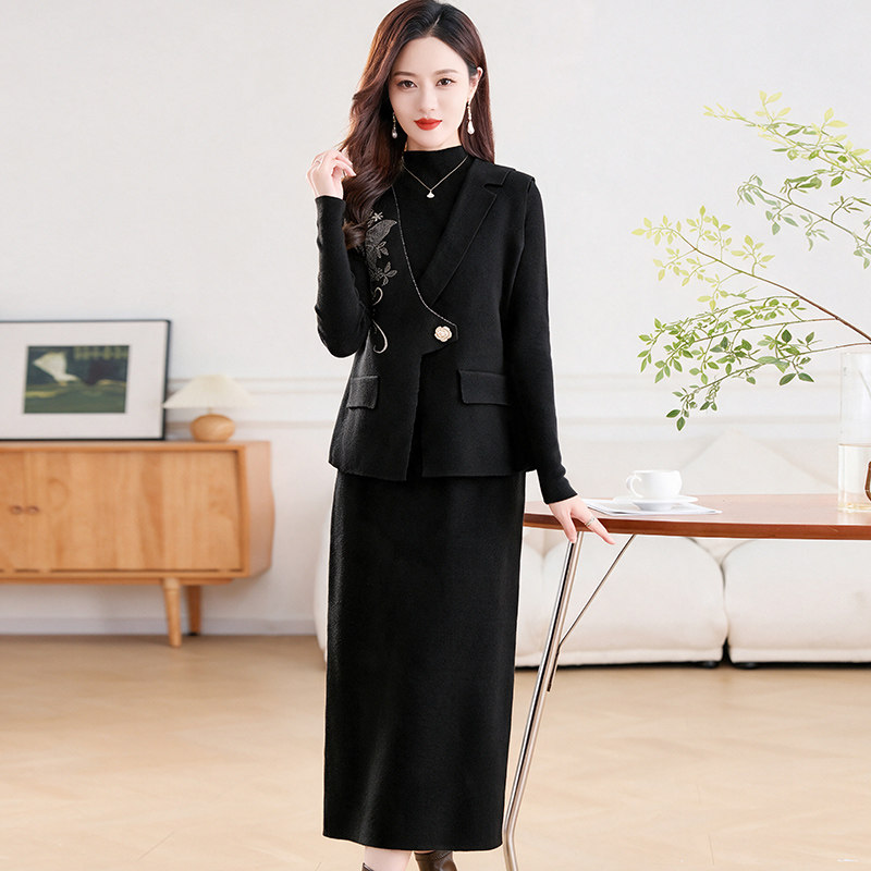 洋气妈妈打底毛衣中年女装2026新款中老年秋冬装针织半身裙三件套