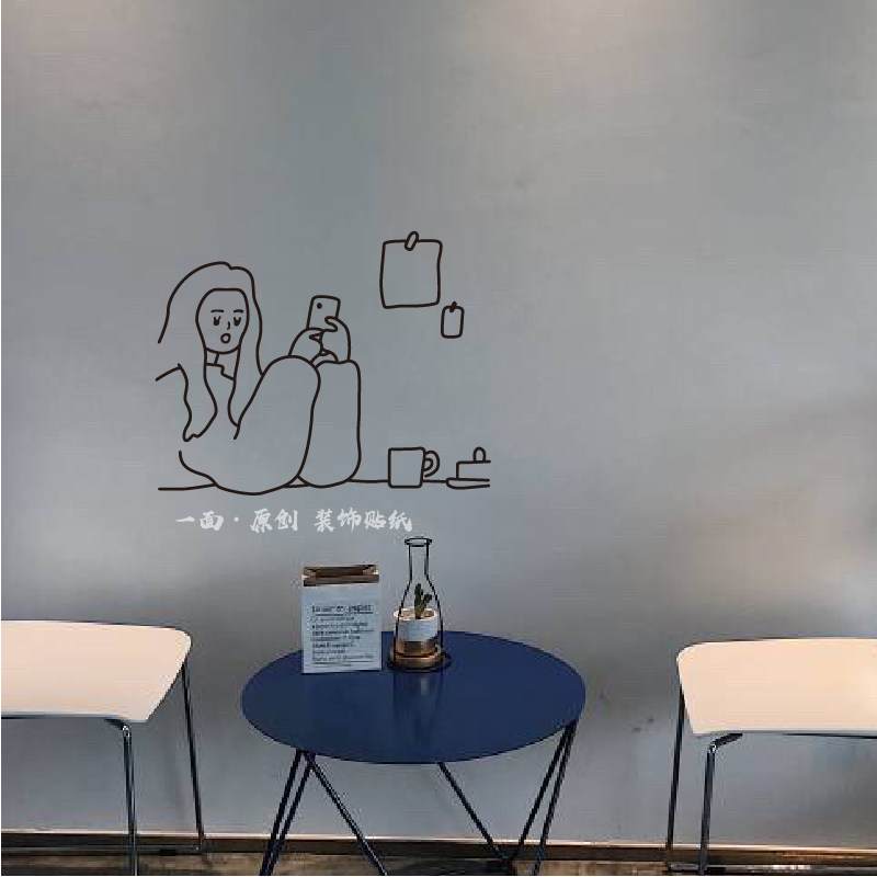 可爱的玩手机的长发女孩韩国服装咖啡店背景墙创意装饰