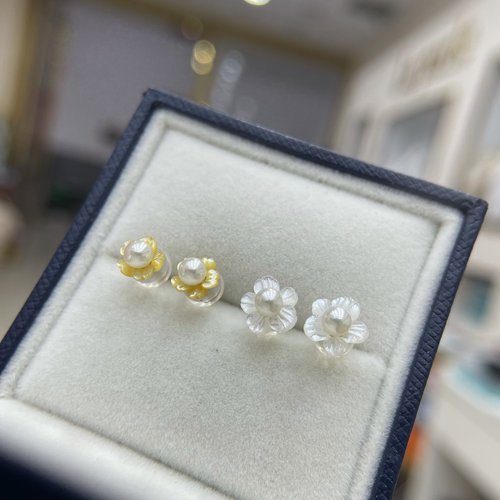 金蝶贝小花日本akoya海水珍珠耳钉18k金耳针简约可爱两用baby迷你