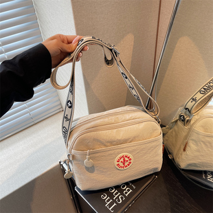 韩里韩气的包包女2025新款高级小众休闲单肩日常包轻便学生斜挎包