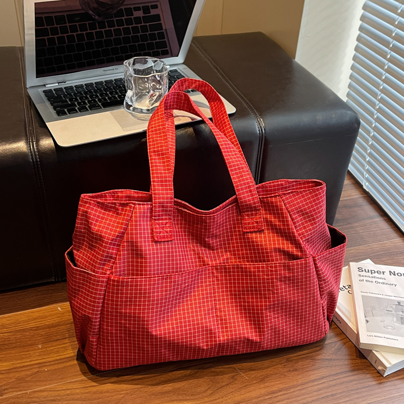 红色格子尼龙包包女2025新款大容量百搭手提通勤包日常妈咪单肩包
