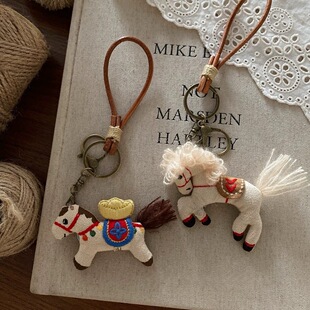 本命年可爱布艺小马皮绳挂件男女新款 车载挂件手工布艺珍珠小马儿