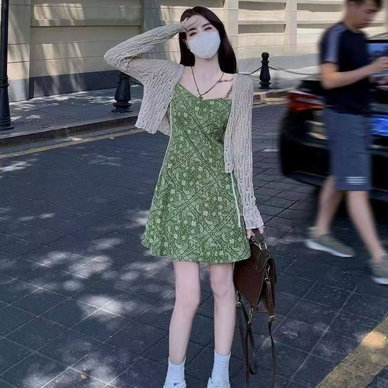 小个子150绿色印花短款吊带连衣裙女夏155cm茶歇沙滩配高级感镂空图片