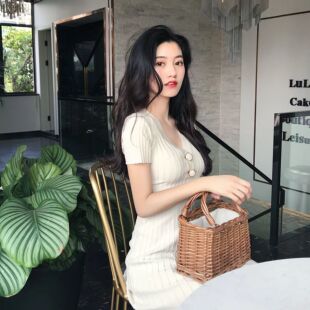 春夏新款韩风Chic气质修身显瘦v领纽扣收腰压褶针织短袖连衣裙女