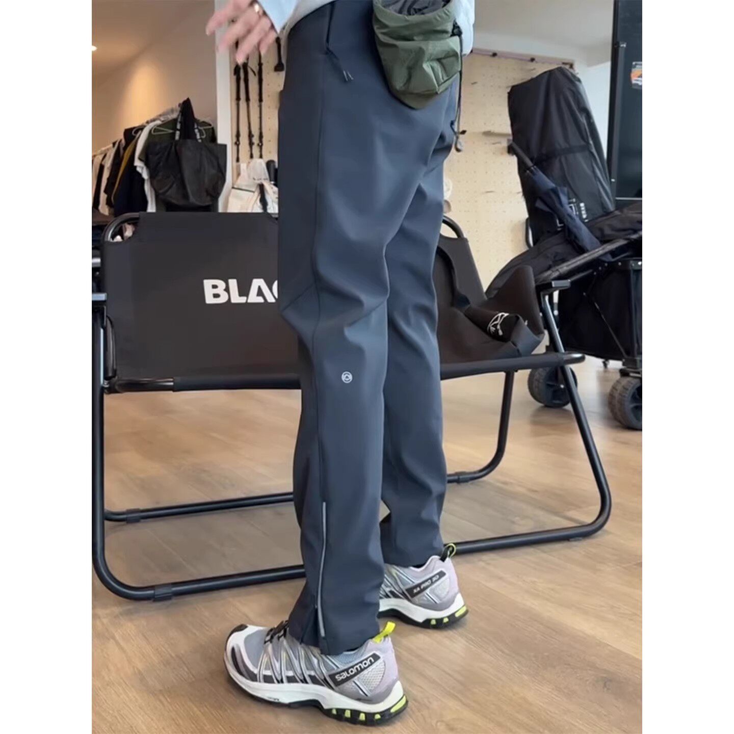 美式机能拉链软壳冲锋裤男款图片