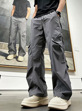 深灰色速干伞兵工装裤男夏季薄款冰丝弯刀裤子斜切运动防水冲锋裤