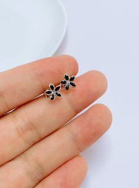 黑色花朵耳环迷你防过敏养耳洞耳钉女小众独特耳饰很仙甜美首饰品