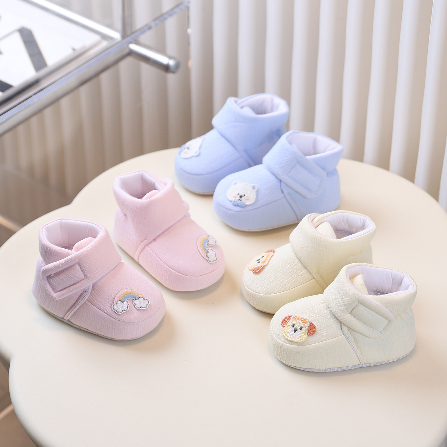 婴儿鞋子0-12月春季软底棉鞋布鞋纯棉男女宝宝不掉新生儿防滑鞋袜