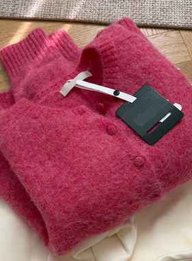 温柔风玫粉色马海毛圆领单排扣针织开衫冬季新款软糯亲肤百搭毛衣