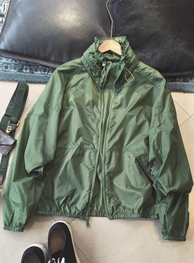【现货封神穿搭】一眼心动！复古绿色冲锋衣女春秋新通勤百搭夹克