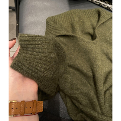 高质量墨绿色翻V领长袖宽松毛衣