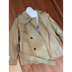 巴恩风卡其色翻领收腰单排扣短款风衣女早春季通勤外套（含腰带）