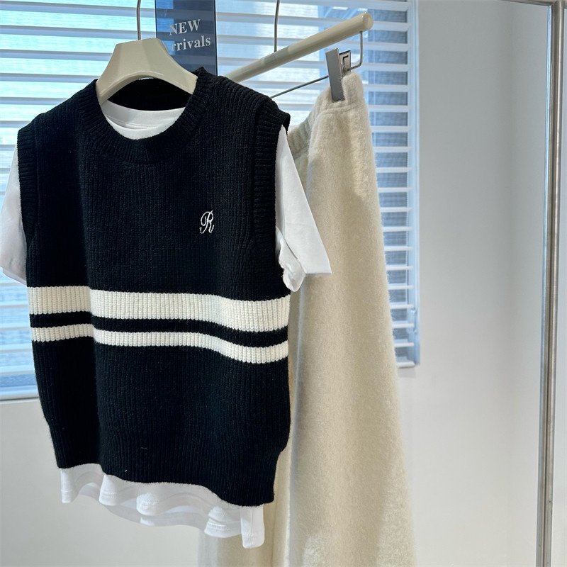 黑色圆领R字刺绣撞色设计感针织背心冬季新款学院风减龄百搭马甲