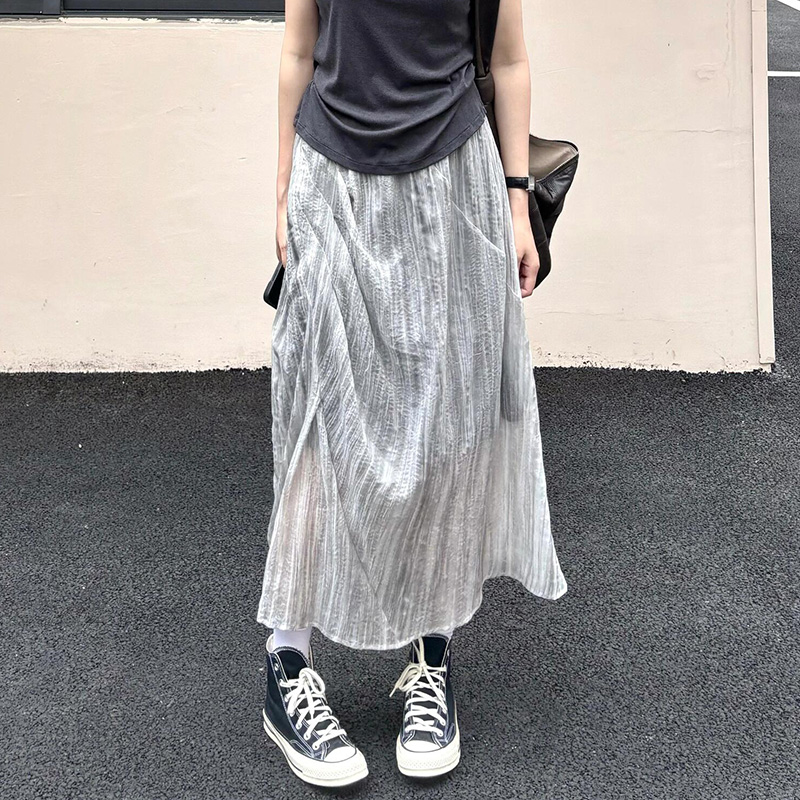 高级感灰色褶皱纹理中长款半身裙