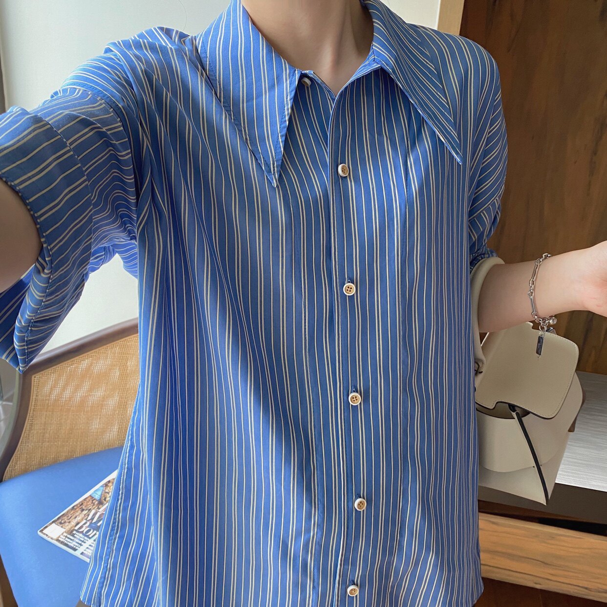 [레오마미] 임부복 가을청색 세로줄무늬 7부소매 루즈한 중간기장 배커버 탑