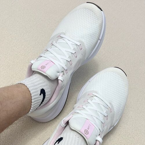 Nike网面透气运动跑步鞋