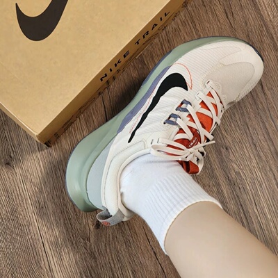 NIKE防滑耐磨越野跑步鞋