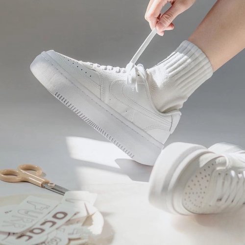 Nike纯白厚底运动休闲板鞋女