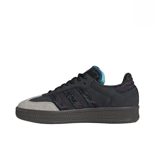 adidas舒适百搭防滑耐磨休闲板鞋