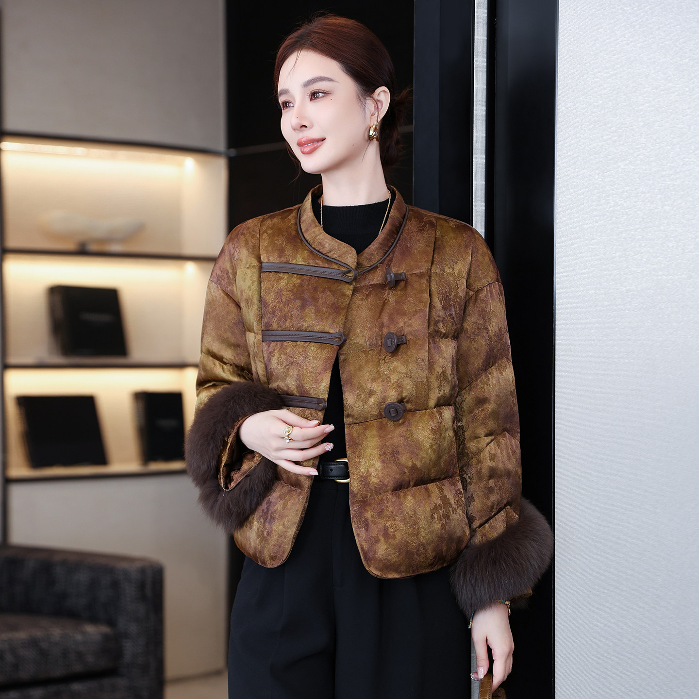 高端新中式风国风鹅绒羽绒服女短款2025新款冬狐狸毛保暖皮草外套