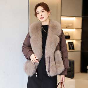 鹅绒羽绒服女2024新款冬季小个子咖色宽松洋气狐狸毛皮草外套短款
