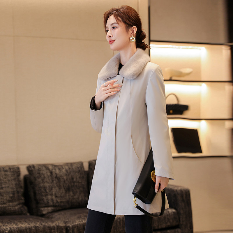 2024冬新款鹅绒羽绒服女修身妈妈