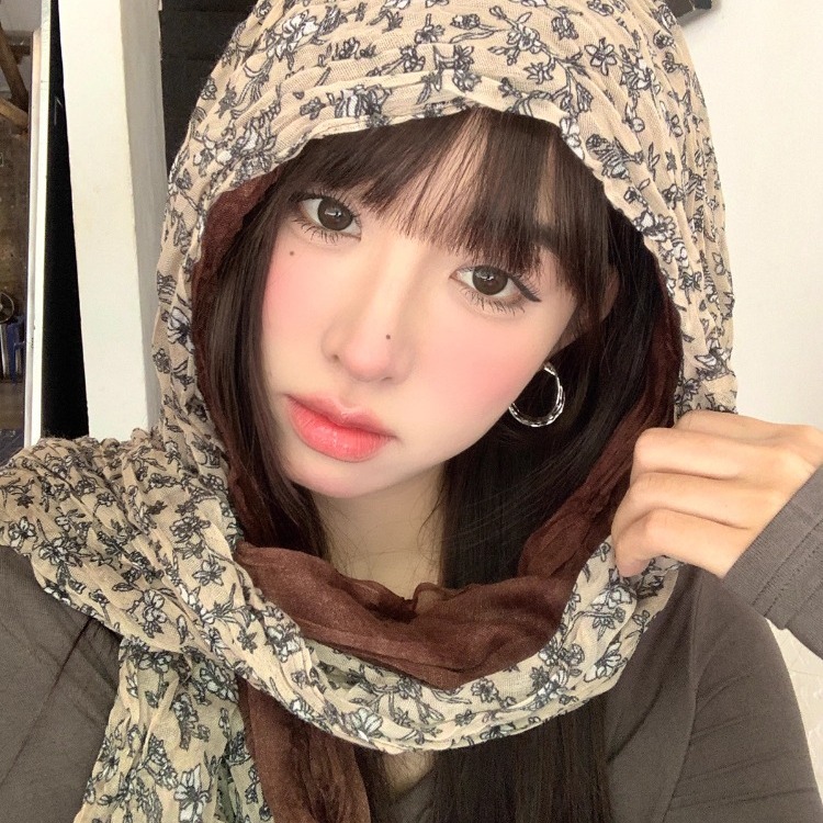 韩系碎花围巾女2025新款秋冬百搭拼接披肩丝巾两用褶皱长款薄围脖
