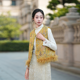 新中式马甲女2026新款外穿国风刺绣短款马夹外穿上衣显瘦百搭女装