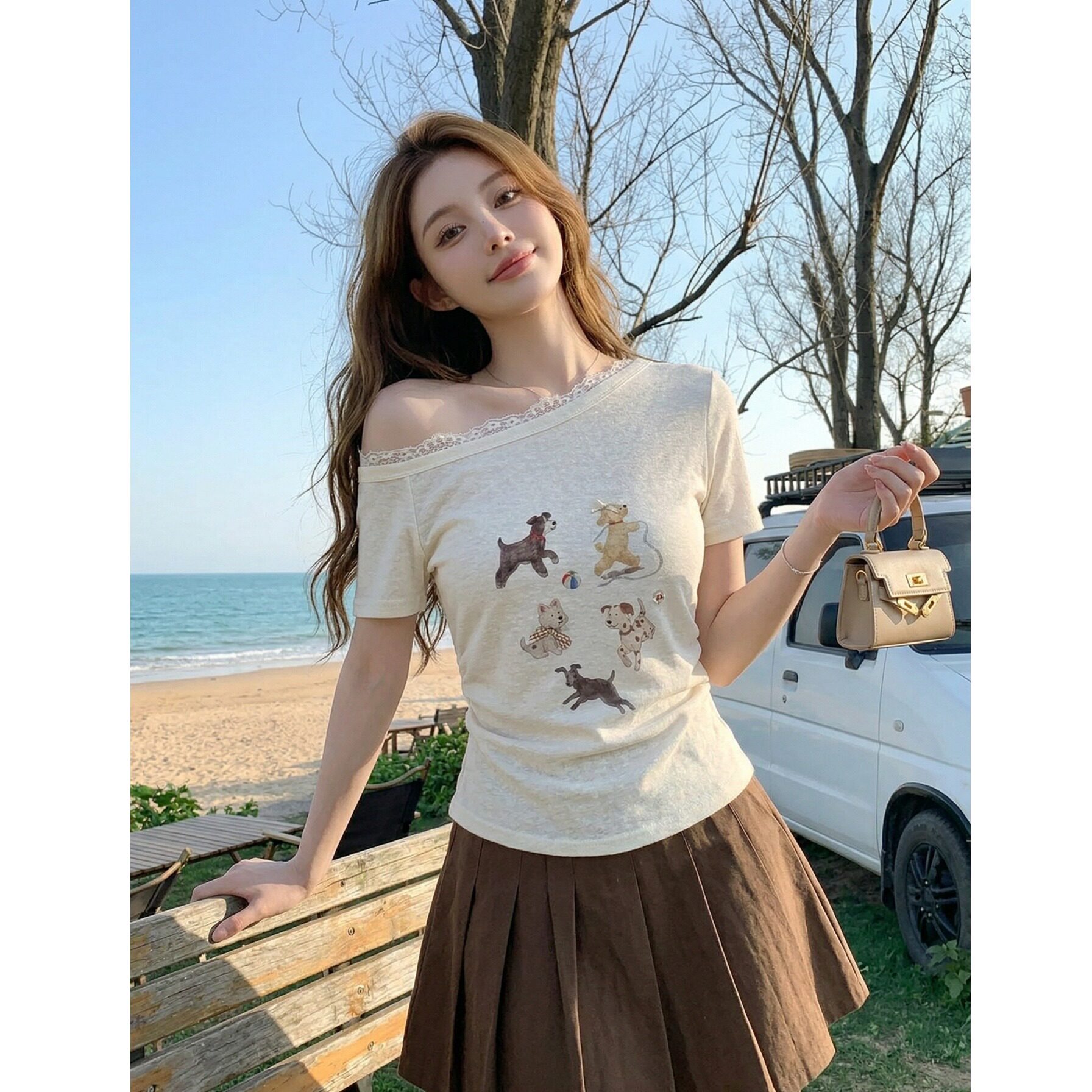 小吉家大码女装胖mm小狗印花蕾丝拼接漏肩T恤夏季甜美显瘦上衣女