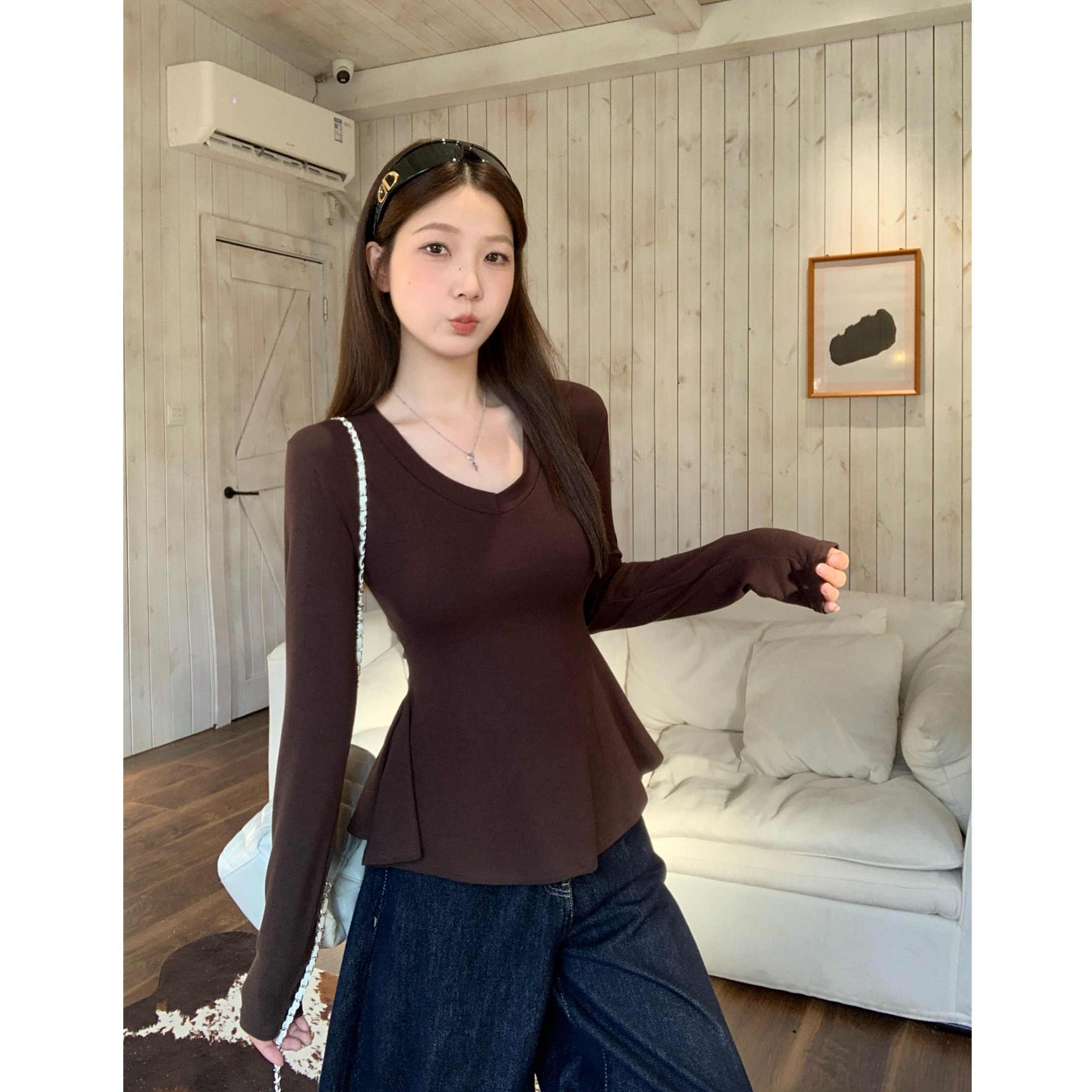 小吉家大码女装秋冬纯欲风辣妹设计感V领休闲T恤正肩内搭打底衫女