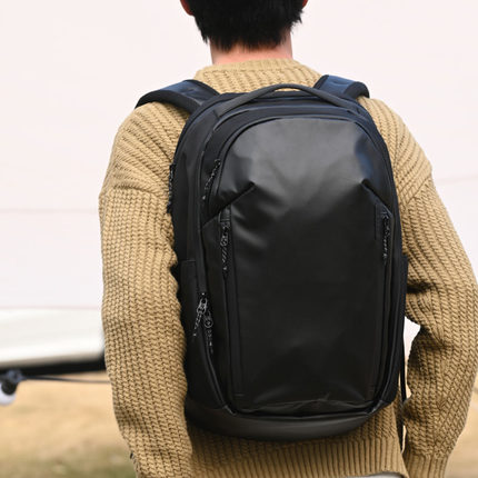 日本山业双肩笔记本电脑包防水防摔震学生书包大容量通勤商务旅行