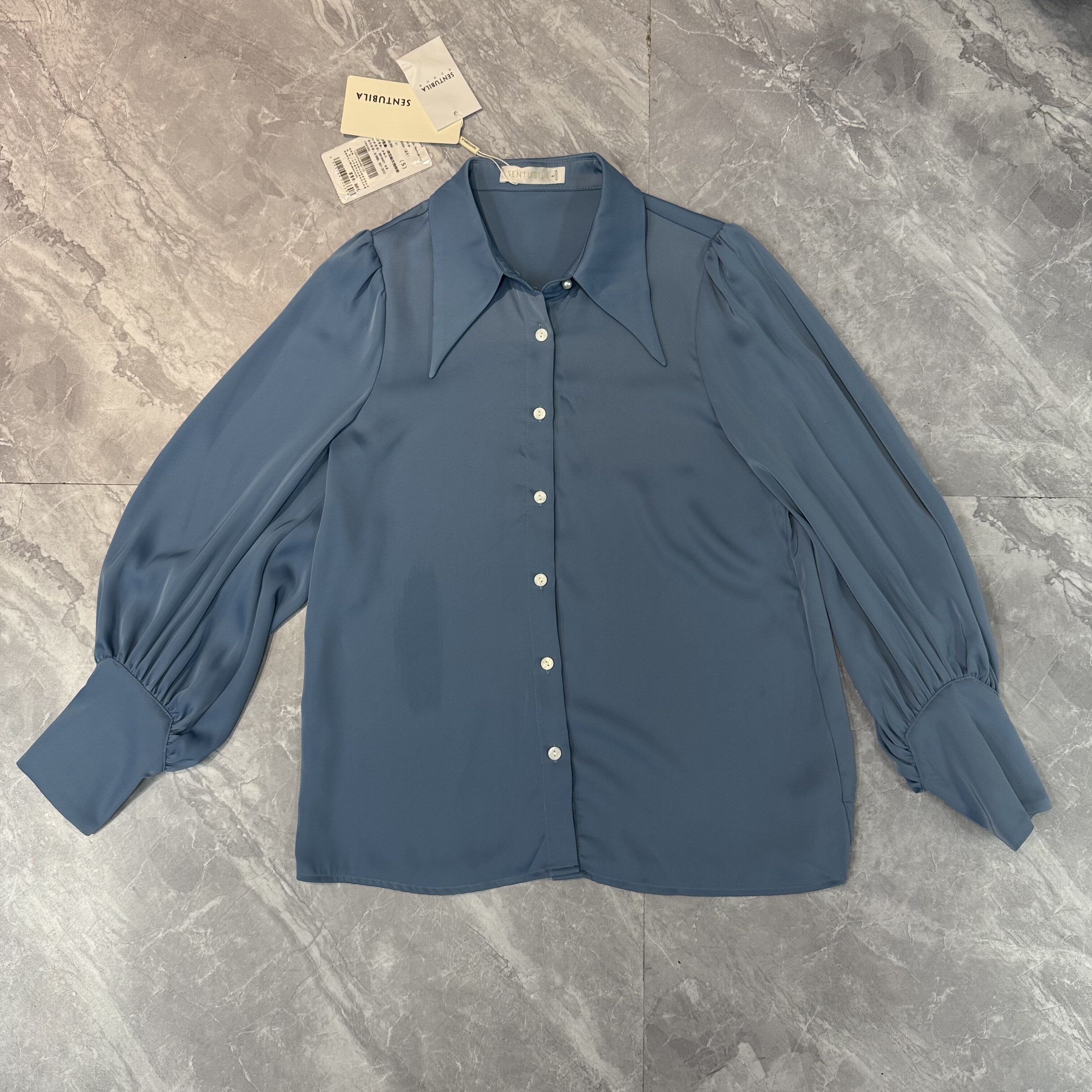 10.10尚都..高级感缎面气质通勤灯笼袖衬衫女柔光梭织长袖上衣