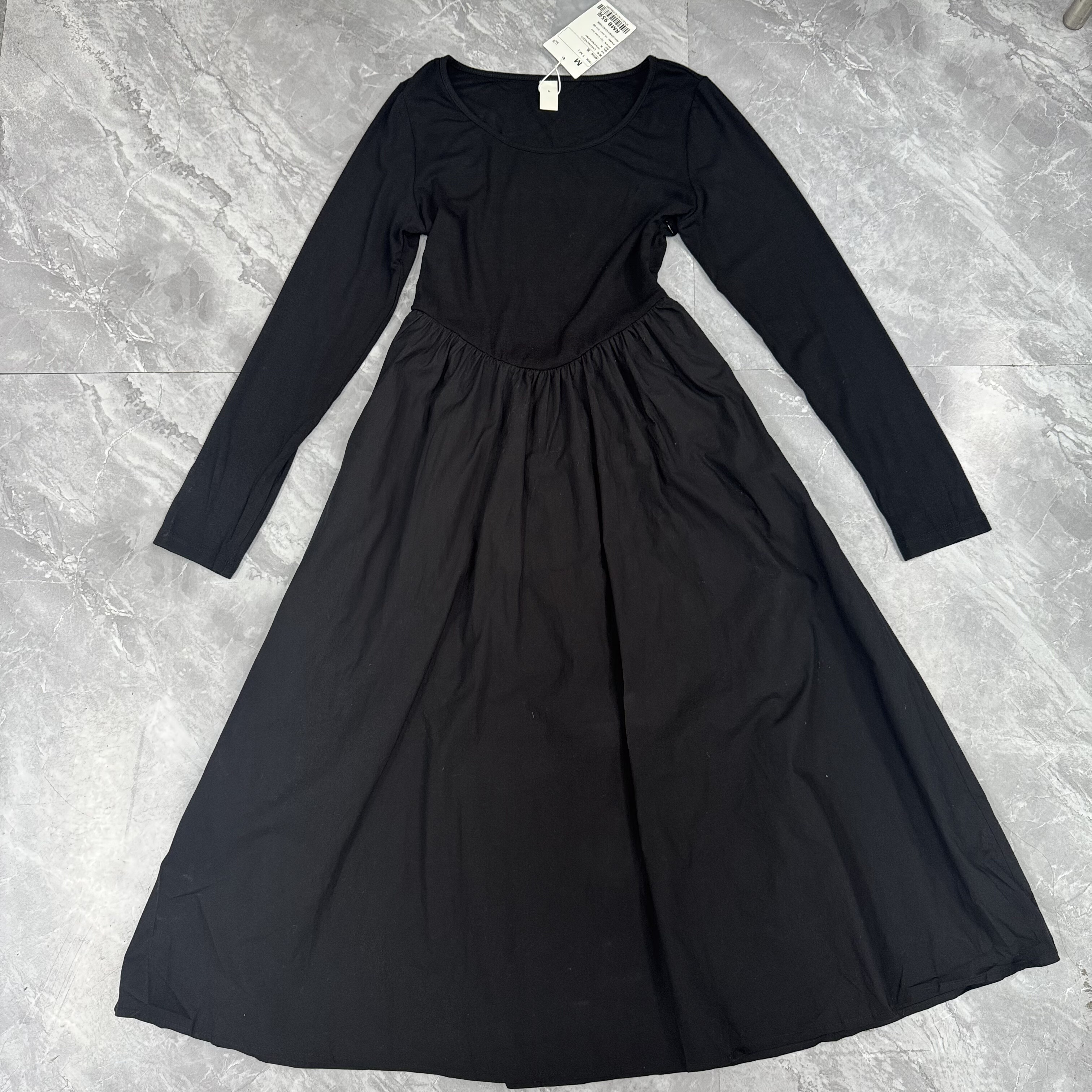 10.20 7号.. 法式高级感黑色长袖连衣裙女显瘦气质长裙收腰小黑裙