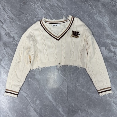 11.5 IYF 短款徽章刺绣V领撞色毛衣女秋学院风外穿显瘦针织上衣