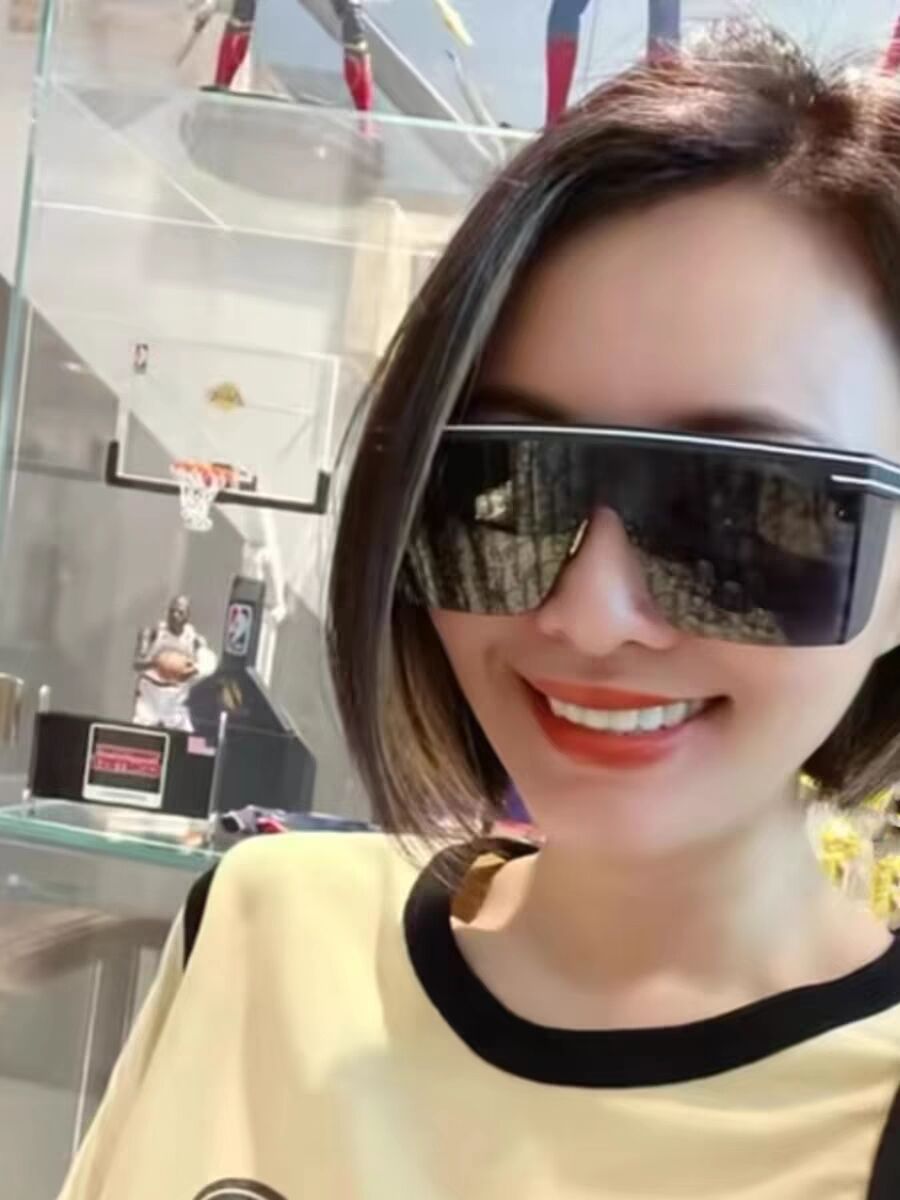 心心妈妈同款显瘦太阳镜无框一片连体黑色镜墨镜女潮欧美防护眼镜