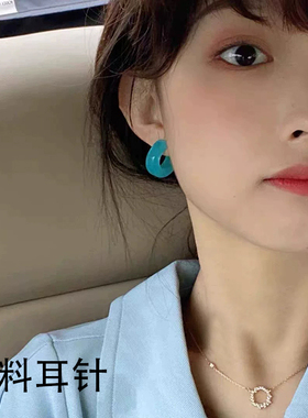防过敏塑料针!果冻街头冰透蓝色C圈耳钉亚克力圈圈耳环树脂耳饰