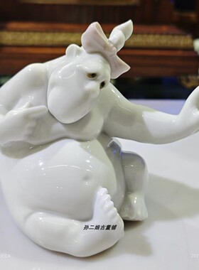 西班牙产NAO By Lladro雅致趣味卡通题材蝴蝶结大猩猩瓷偶1996年